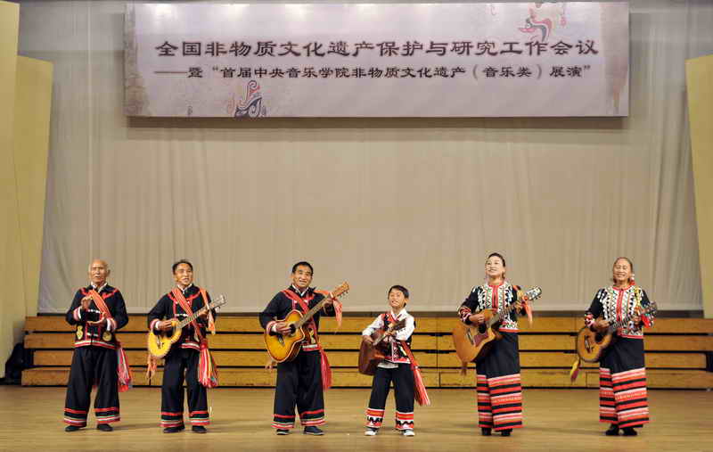 四代同堂的《快乐拉祜》