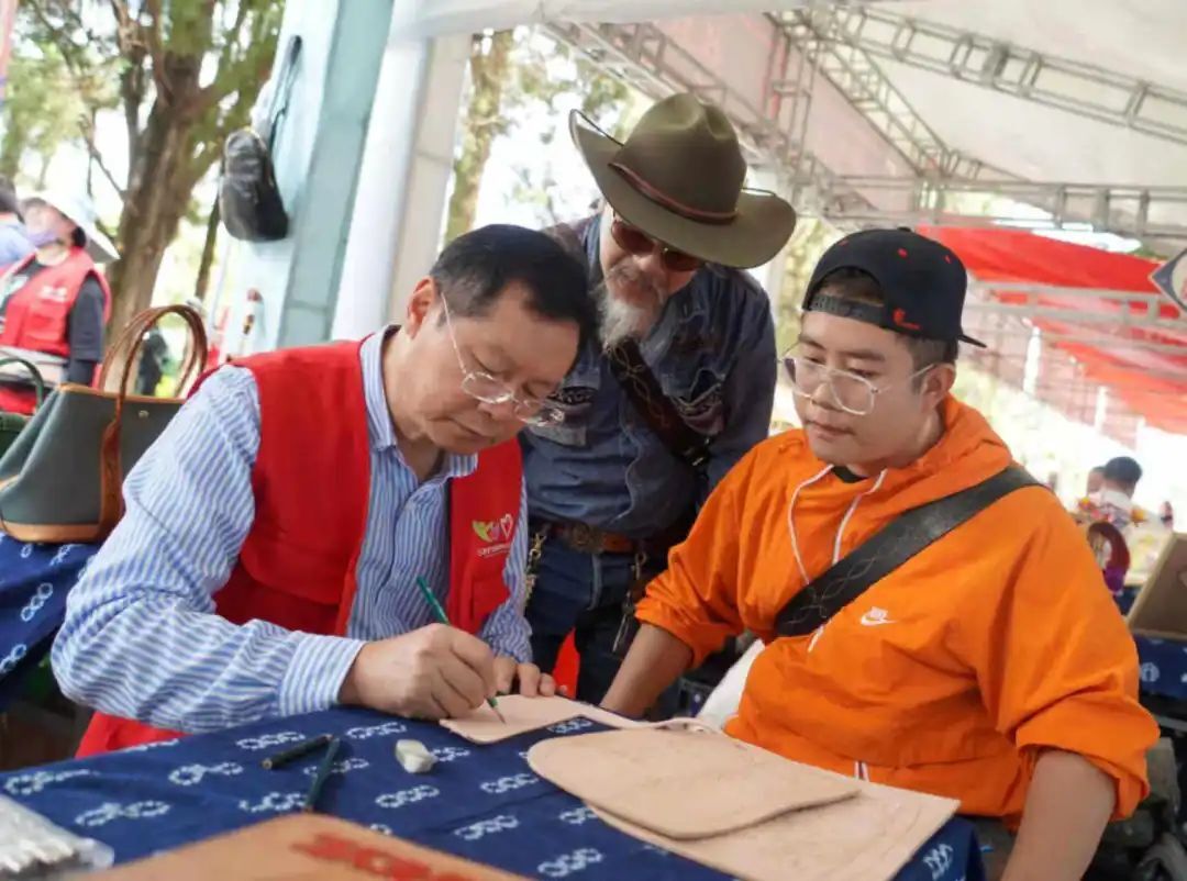 非遗进景区文化志愿者服务活动启程云南民族村