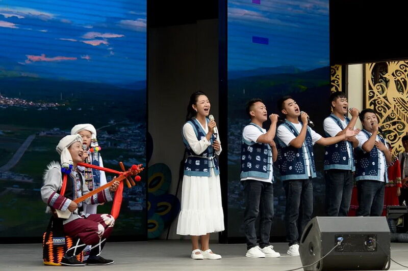 云南省第十三届民族民间歌舞乐展演第一场外场演出精彩上演